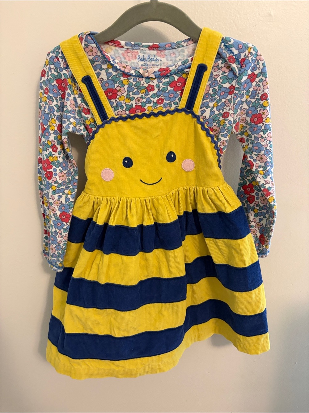 Baby Boden Bee Pinafore with floral bodysuit 18-24